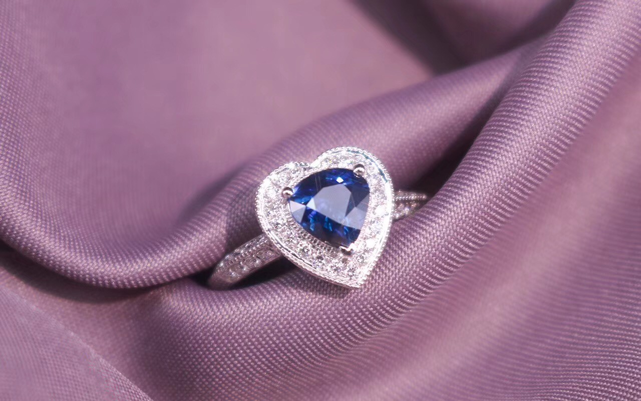 无烧蓝宝石戒指主石1.2ct,gfco国际证书,皇家蓝,配钻0.28ct