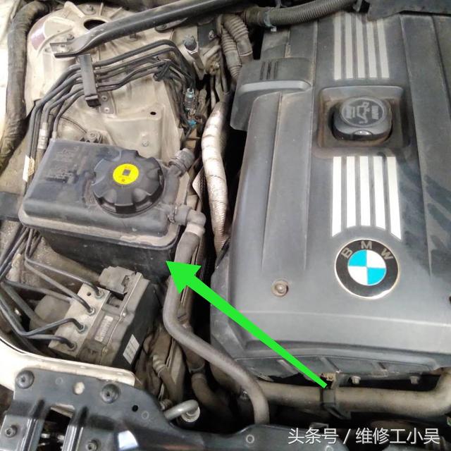 14万公里的宝马冷却液快没有了,问题的原因让车主很愤怒!