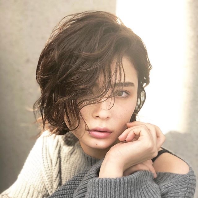 短发微卷烫年轻又时尚