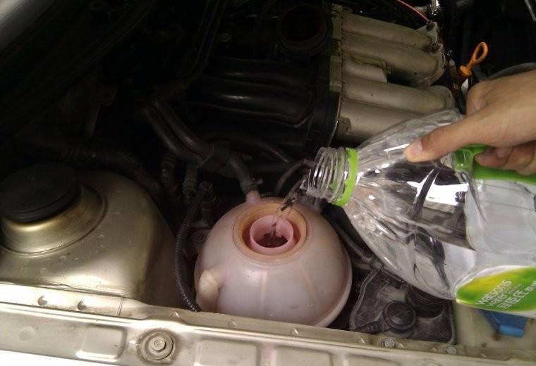 发动机高温有什么危害,发动机高温时我们应该怎么办