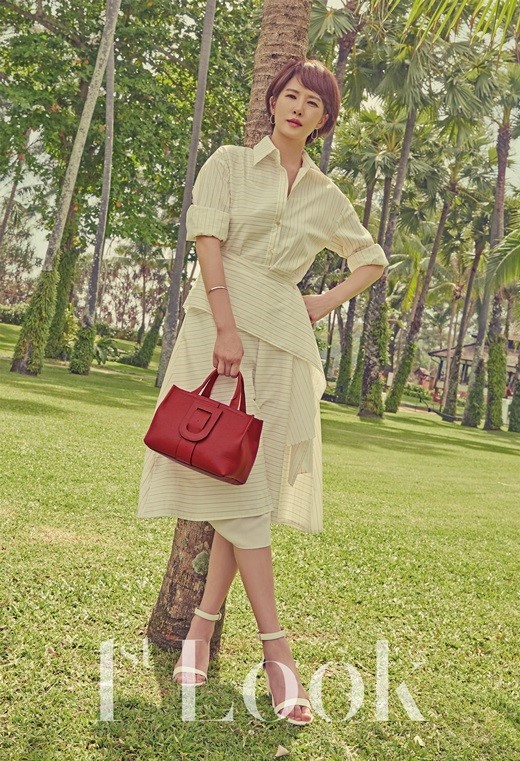 韩国女艺人金宣儿普吉岛拍时装杂志写真