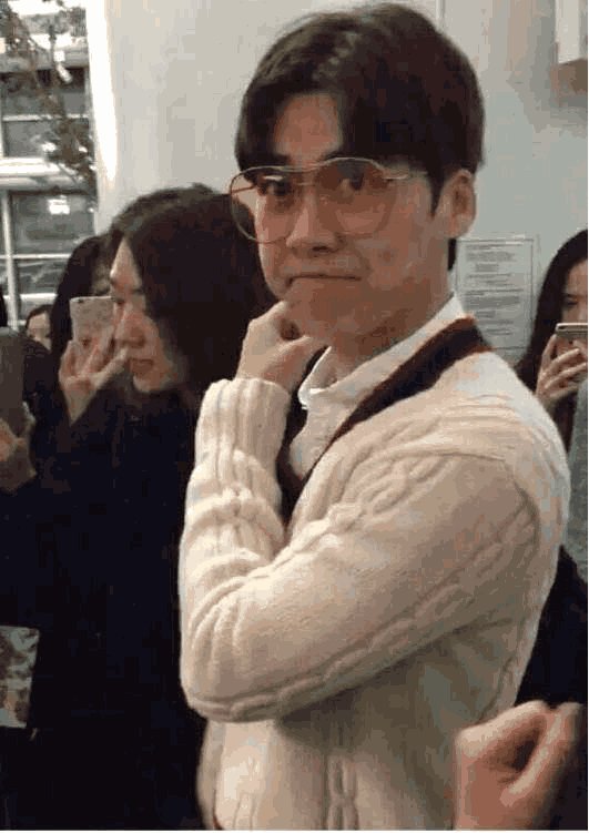 路人镜头下的李易峰脸很胖, 刘亦菲也不好看了