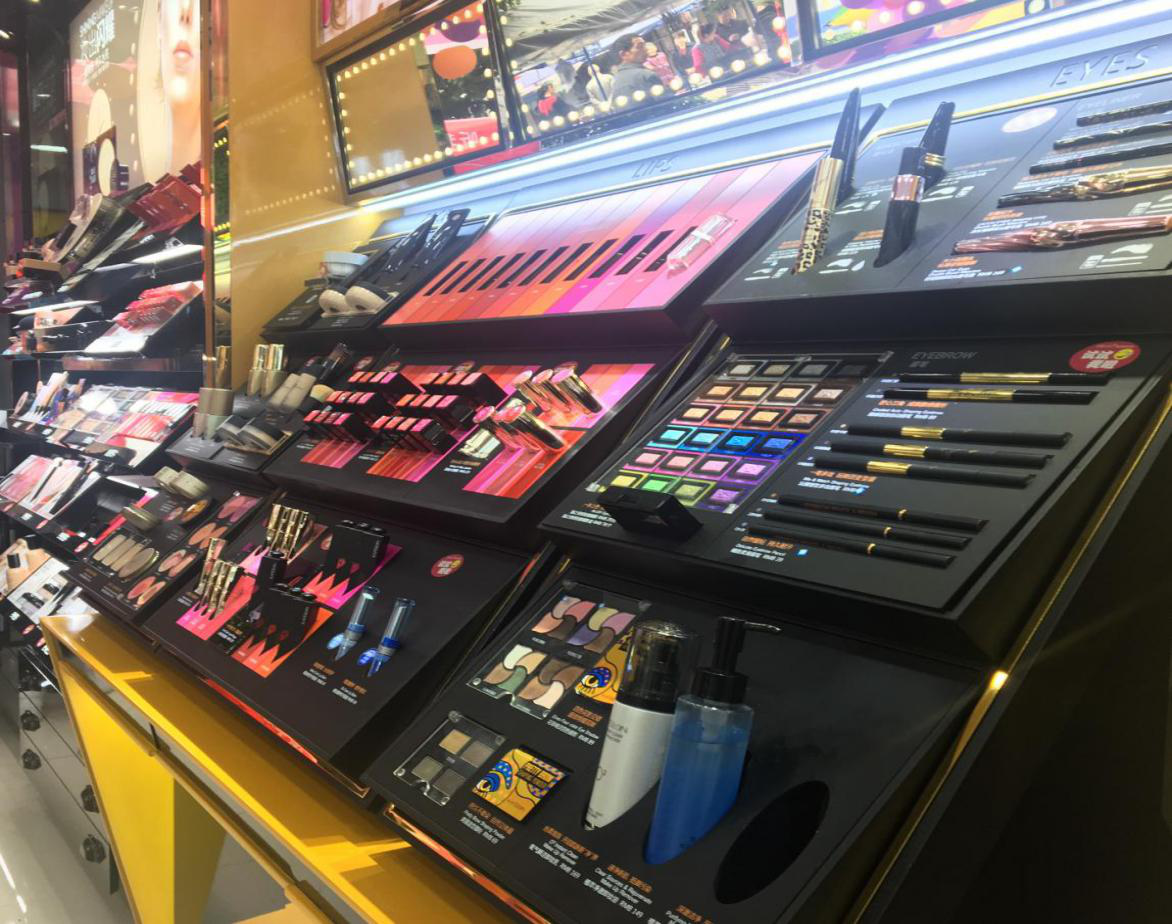 化妆品加盟店展柜的陈列技巧(开店指南)