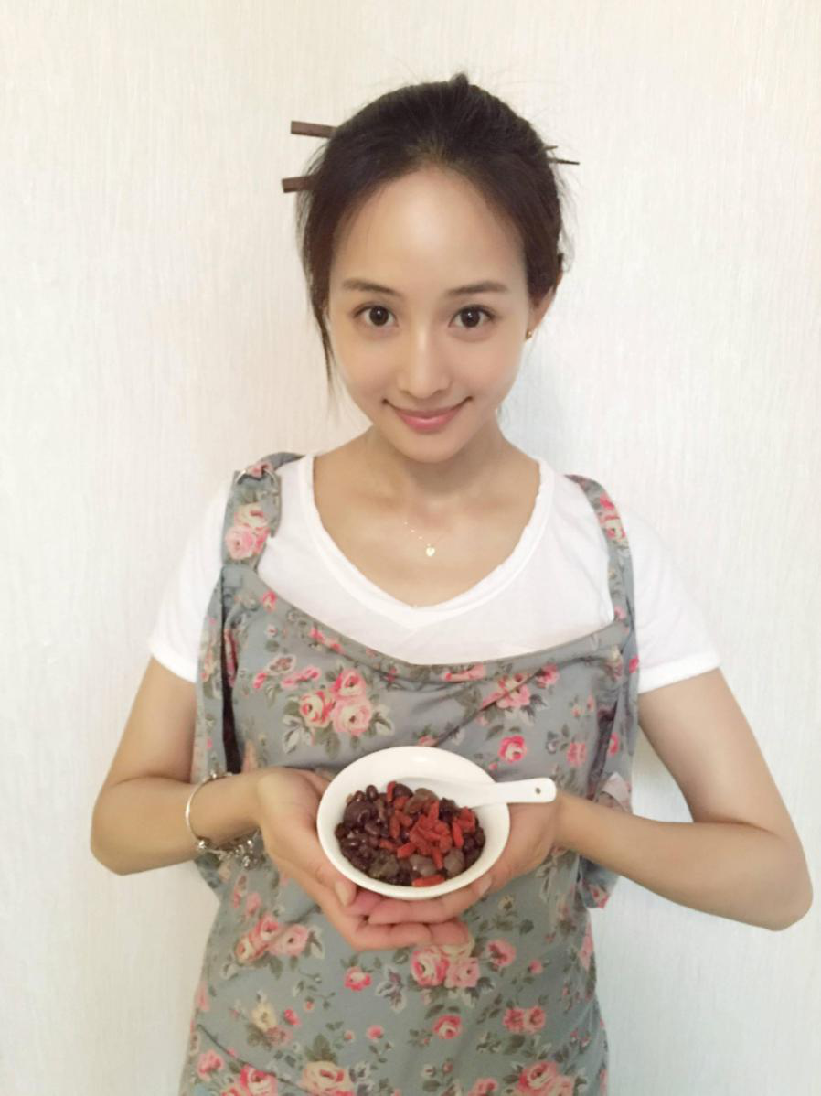 因为一张问卷出道,5年前差点与赵又廷结婚,如今美成小仙女