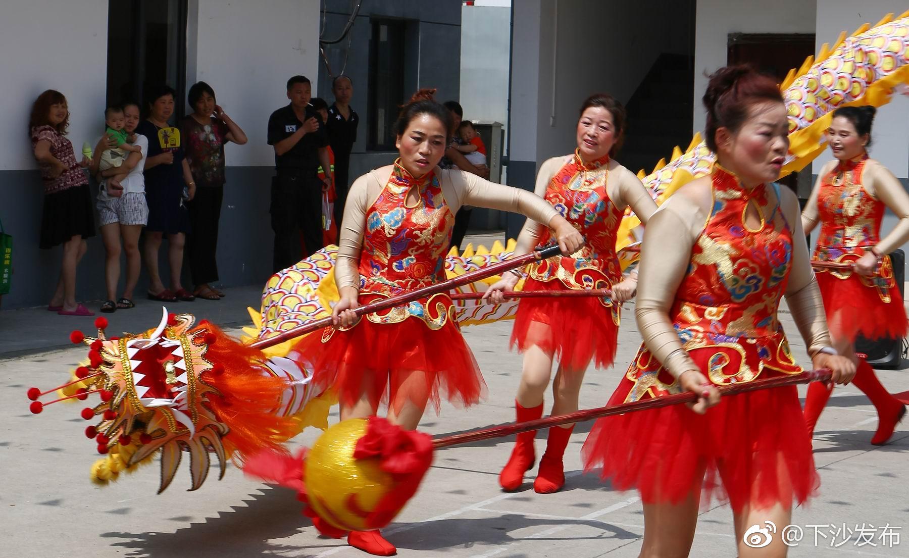 下沙成立第一支"女子舞龙队",舞出铿锵旋律!