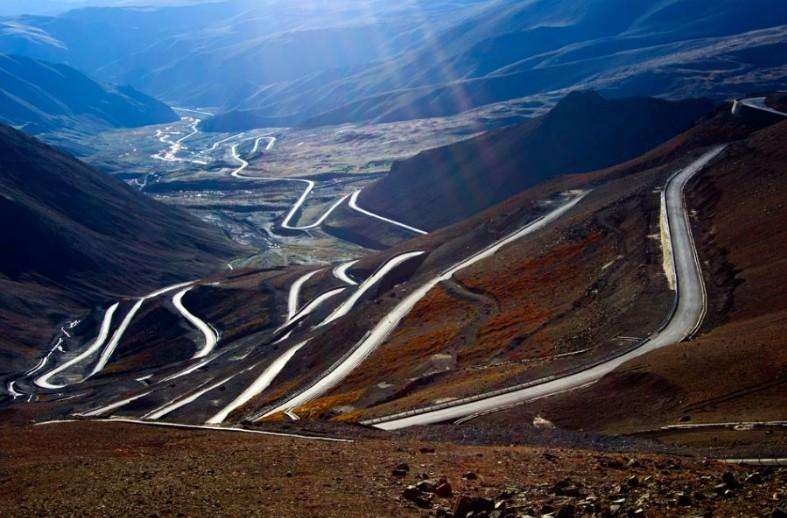 第三,如果跑长途不是走得高速,而是国道,那就要看路况选择,若是要对付