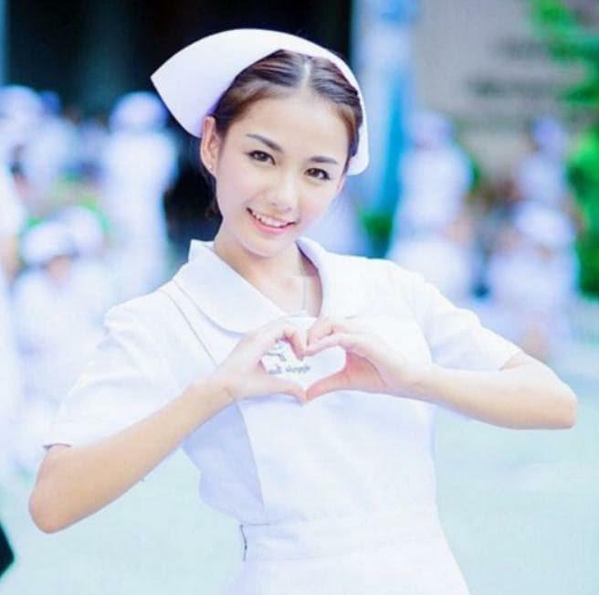 "最美护士"走红, 打扮得体却被医院解雇, 网友: 砸锅卖铁也养你