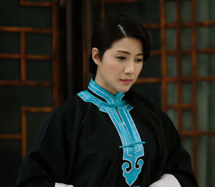 为照顾生病的母亲8年未拍戏,复出后获奖无数,46岁却孤身一人