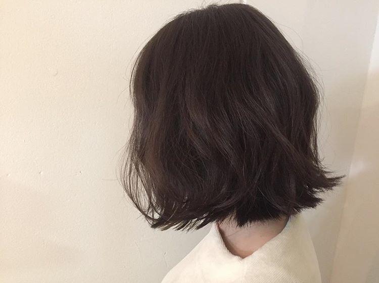 外翘的发型比内包更流行