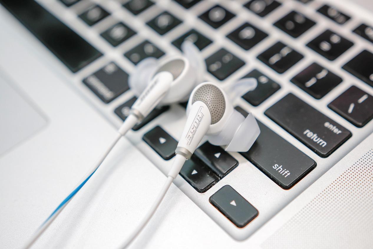 以现在的目光来看bose qc20还值得买吗?