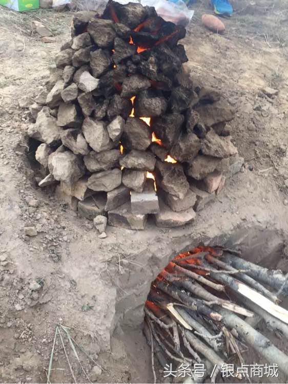 六旬山村老大爷做"叫花鸡",方法最古老,味道最独特