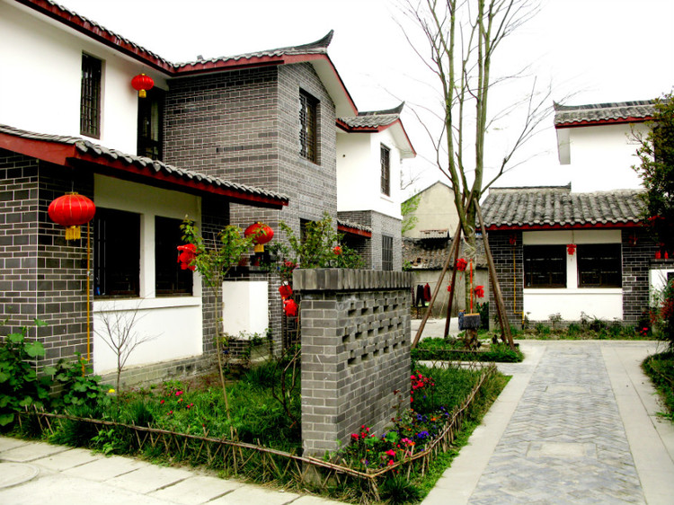 成都的青杠树村,美丽的乡村,绿水鲜花