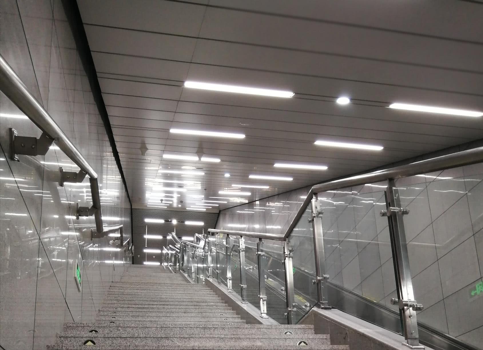 青岛最美地铁11号线——枯桃站