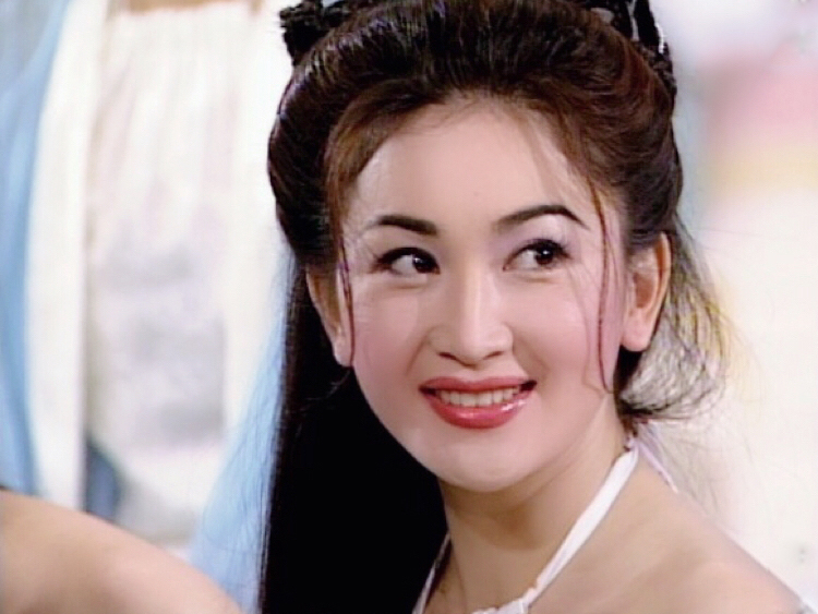 52岁温碧霞再穿古装,身材纤细,美回"苏妲己"!