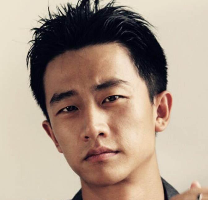 你是如何评价黄轩的网友小手小脚了哈哈哈