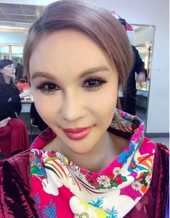 12年换了7张脸,曾整容过度险丧命,恋爱5年男友才知道她变过性|利菁