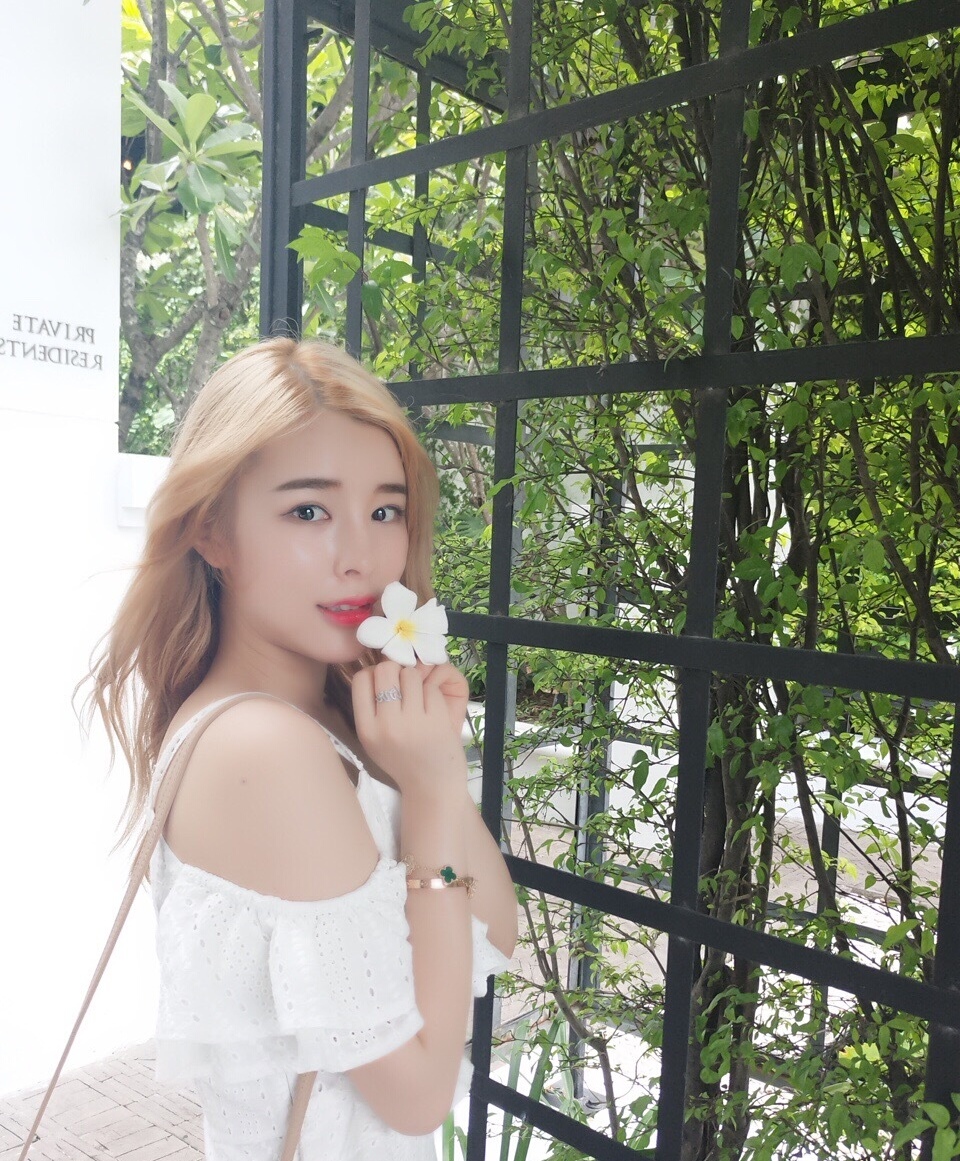 doinb女友在韩国遭遇车祸警方却消极对待 网友:要不回来吧