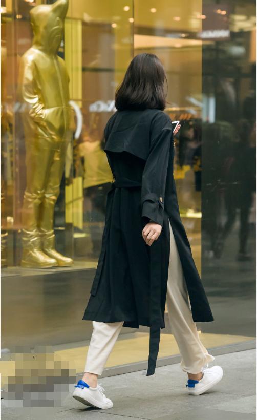 感觉衣柜里还差一件风衣!