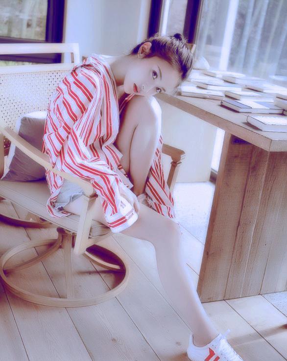 赖雨蒙95后新星, 外形甜美可人, 一身酷夏的造型很少女