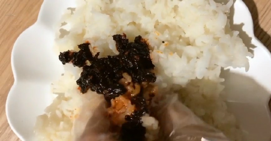 黑暗料理:老干妈炒米饭,一次能吃3大碗,附做法图解