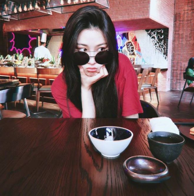 张馨予老公何捷用品奢侈?一条微博暴露身家,网