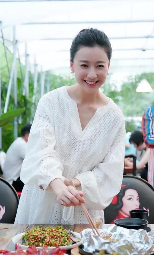 超女冯家妹进军餐饮业 不指望赚钱只想饱口福