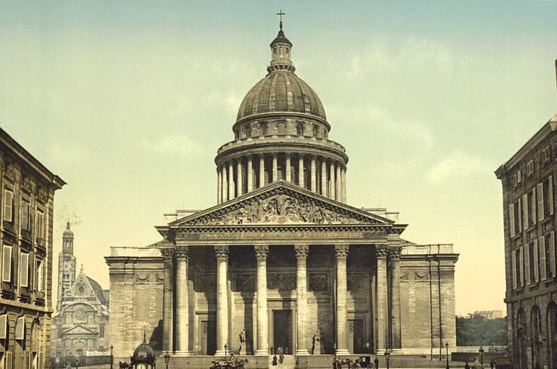 从图集中可以看到,为庆祝法国大革命胜利100周年而建造的埃菲尔铁塔