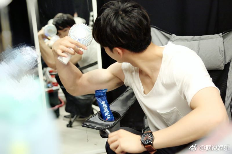 95后新生代演员@王以纶rileyking 在《我与你的光年距离2》中正式杀青