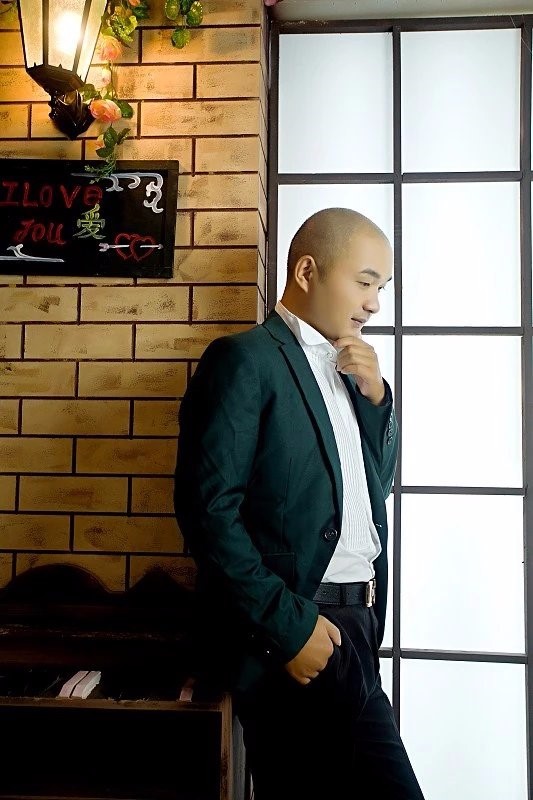 橙瓜专访|逐浪网夏凡:军魂不朽,写作不息