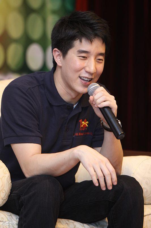 她是成龙看中的准儿媳, 房祖名追求多年未果! 如今表白胡歌