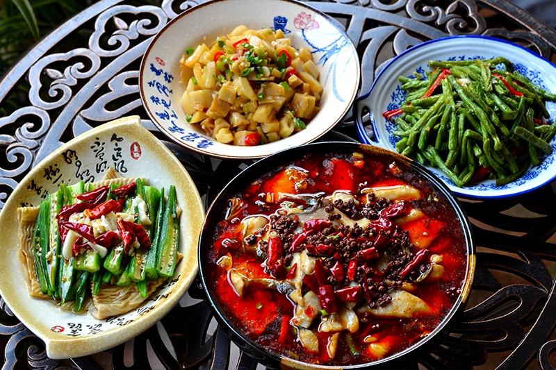 朋友来家吃饭, 我花50元不到做一桌菜, 她不嫌吝啬, 还赞非常好吃