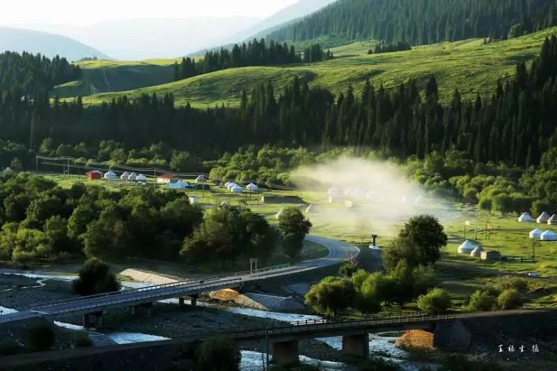 据悉,刚刚结束的新疆和静县巩乃斯镇第三届"山花节"以"相约巩乃斯