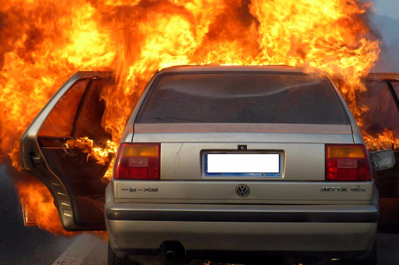 小米有品鼎力推荐镇定灭火器与急救包,驾车出