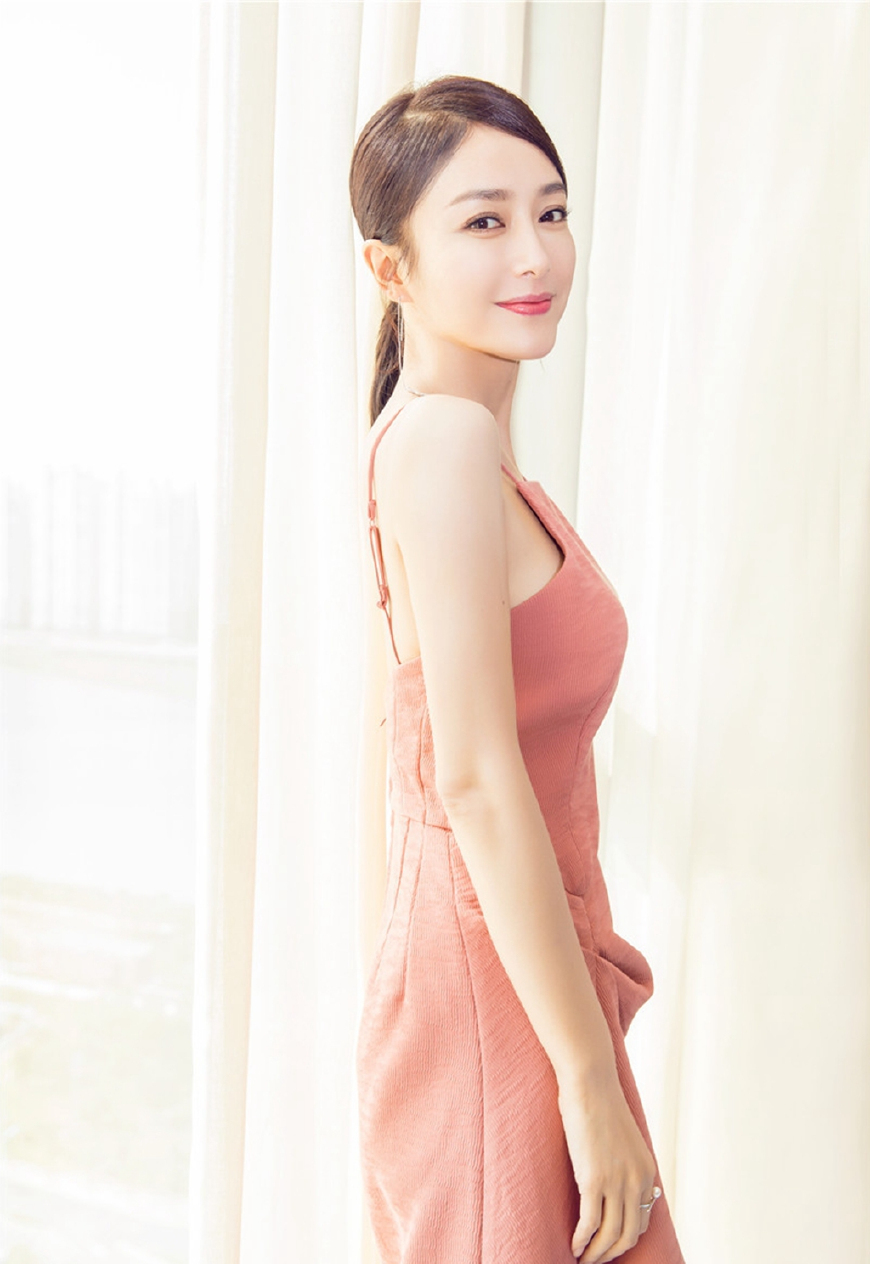 她曾是黄晓明的最爱,却倒赔分手费一千万,网友:比杨颖还美!