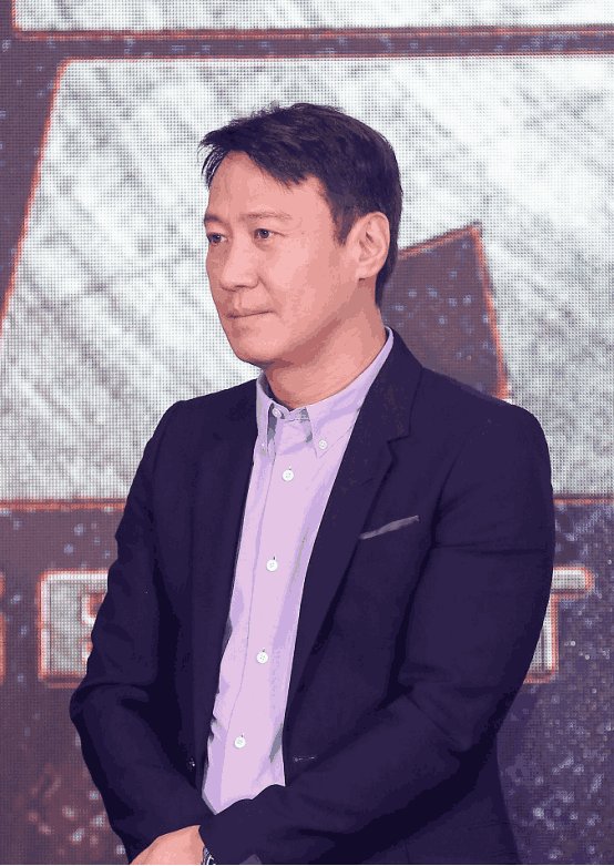 黎明近照惊人! 皮肤松弛, 身材走样, "天王"一去不复返?