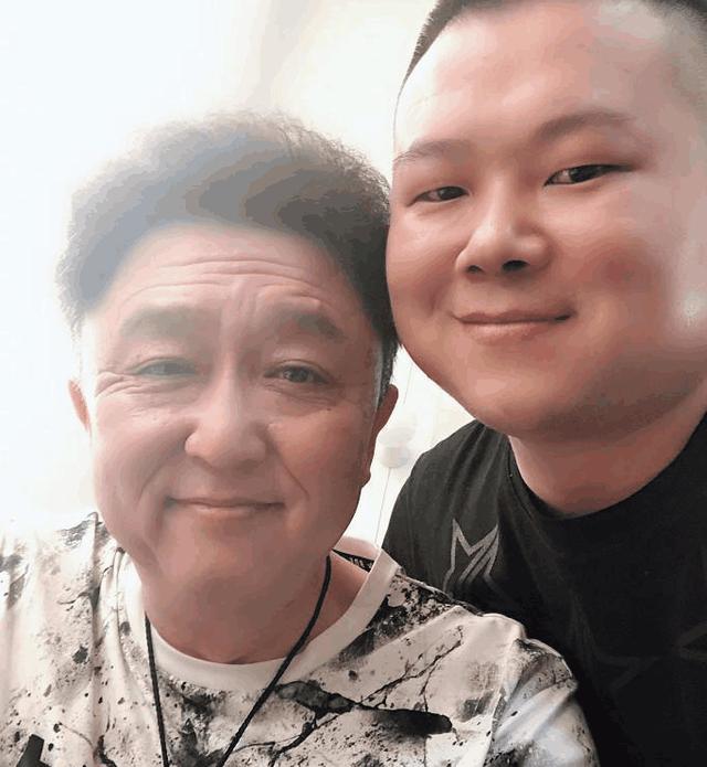 岳云鹏中了p图的毒,带整个德云社玩p图,看到郭德纲笑出猪叫