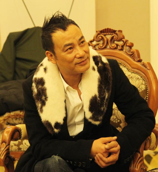 大器晚成49岁拿影帝,50岁才当上爹,如今13岁女儿算得上盛世美颜