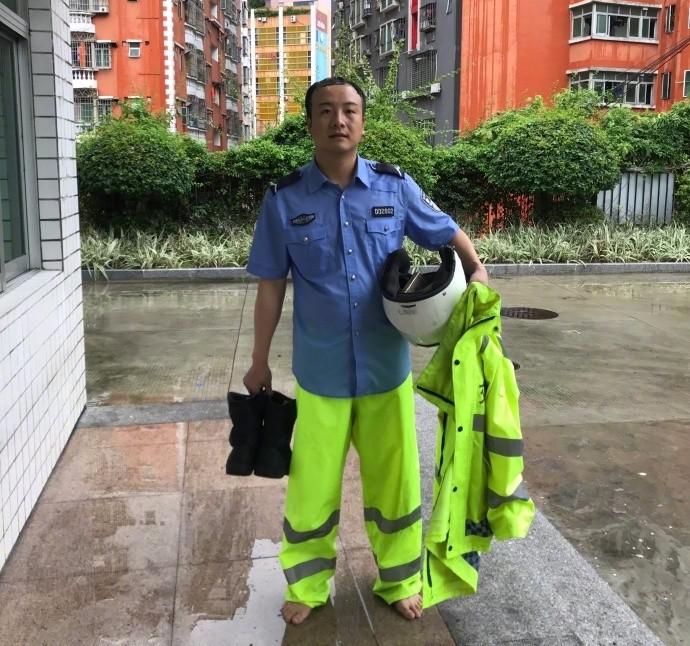 警察护送高考考生反被投诉,让人心疼!