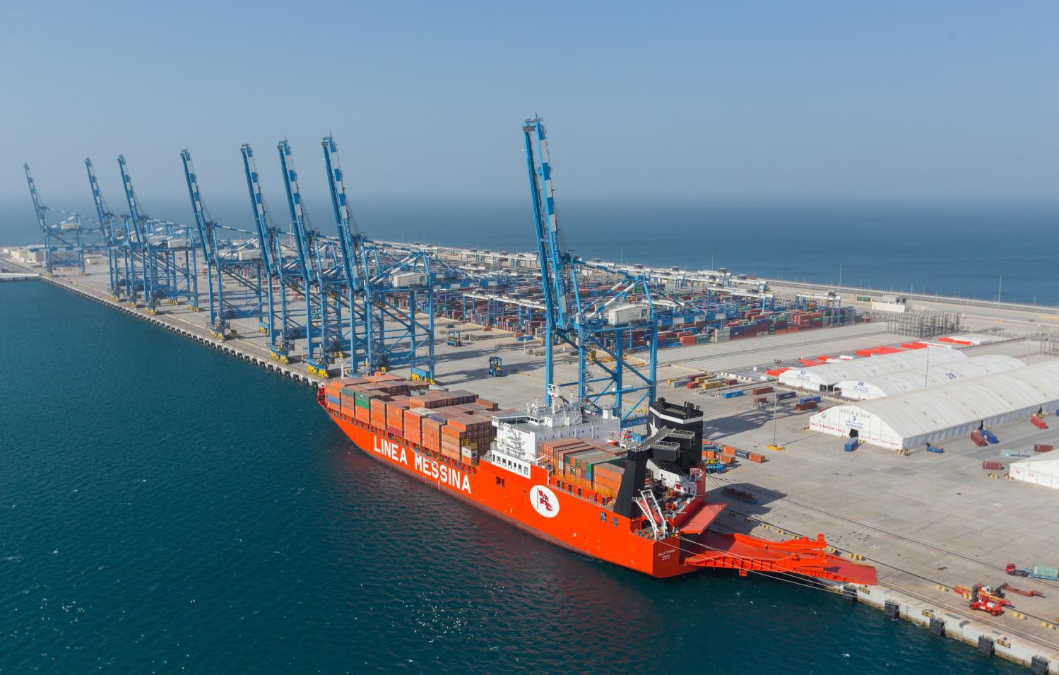 我国又全面接管国际大港口, 扼守全球最繁忙的航线, 租约期限99年