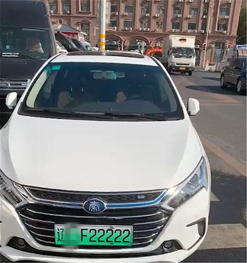 鞍山偶遇18万比亚迪本不会多瞧一眼但车牌号实在太霸气