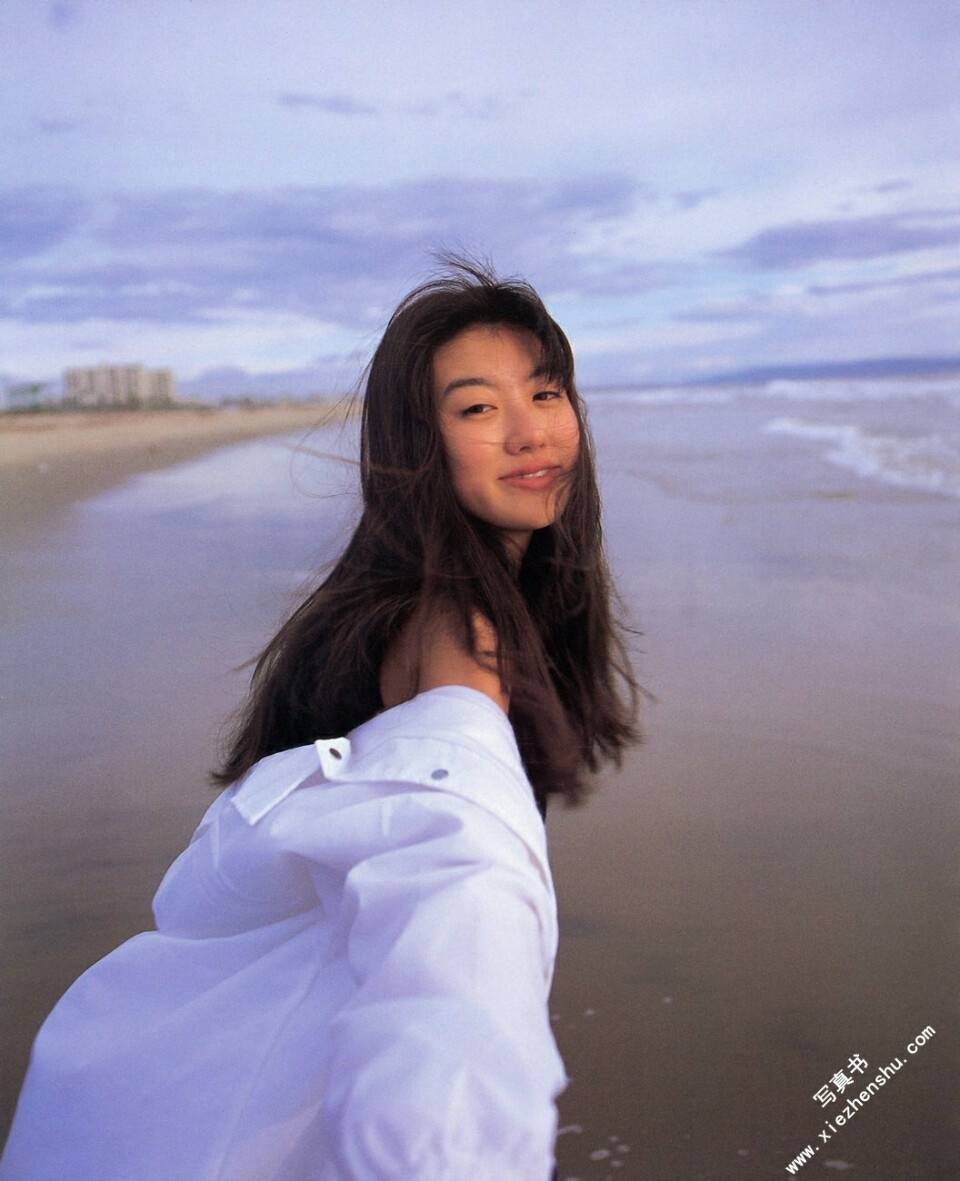 友坂理惠02写真集0202裸足的天使摄影石田东