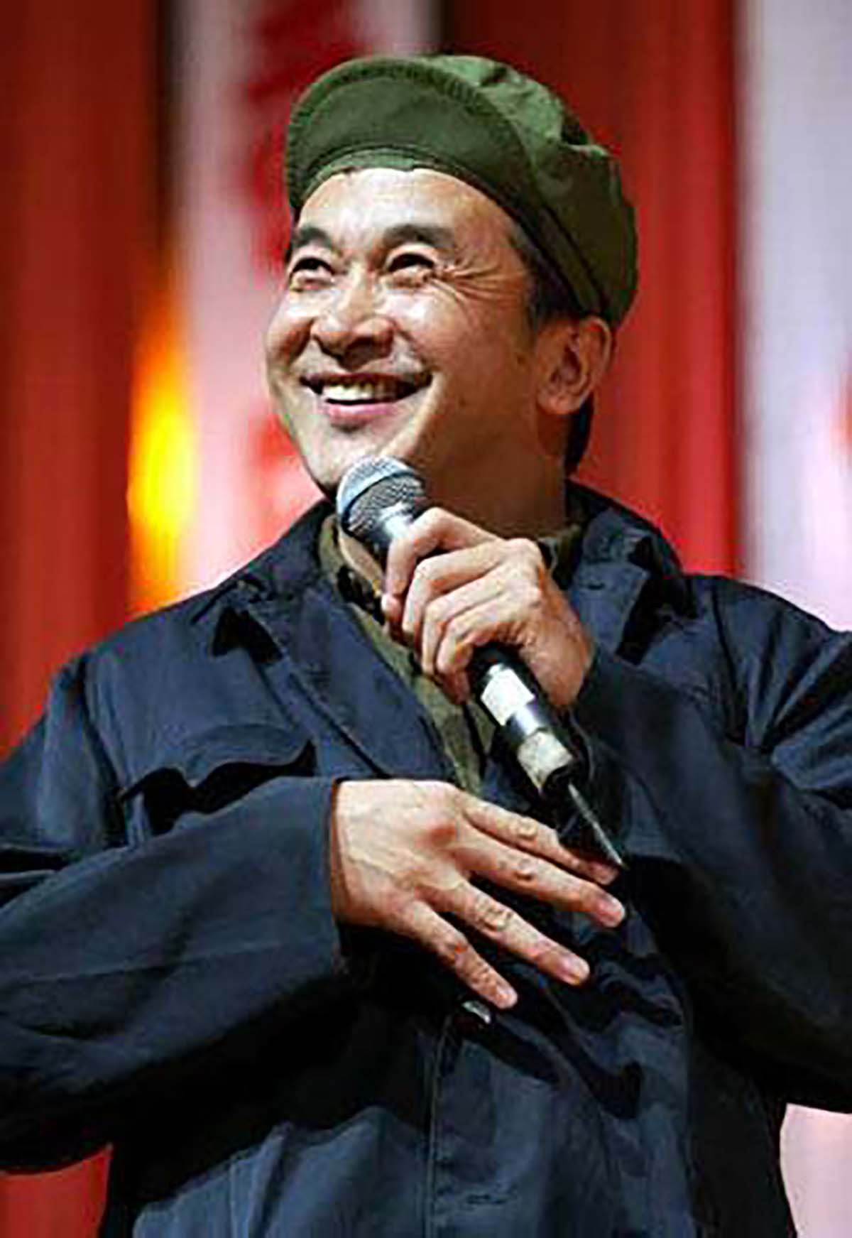 他曾带火宋丹丹,24年春晚常客,因小品与赵本山谈崩,退出春晚