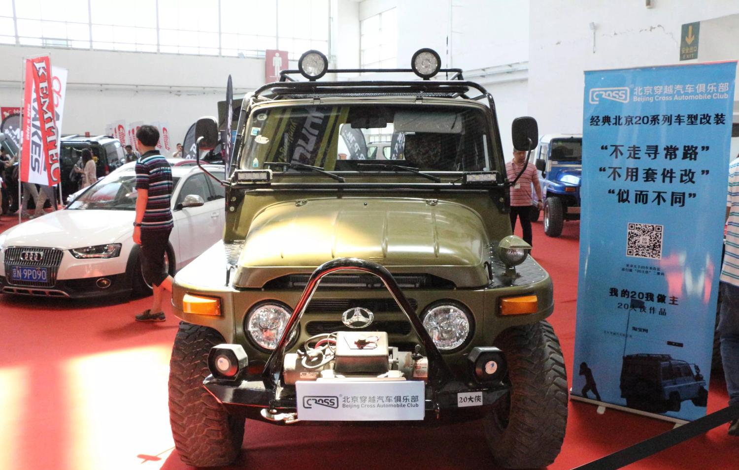 北汽吉普212另类改装现身车展引众多越野爱好者围观