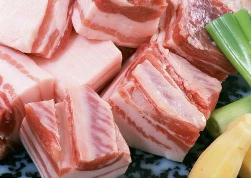 高脂肪食物以及胆固醇比较高的食物,会使血压升高,促进动脉粥样硬化