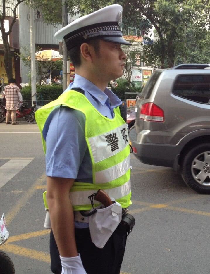 只有满足这些情况才行,很多人不知道|武器|交警|配枪_新浪新闻
