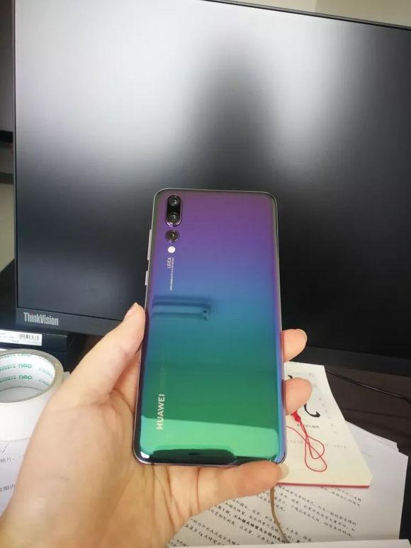 华为p20 pro屏幕,华为p20pro屏幕 网友评华为p20 pro 这背面绝对值4298 还有一块钱给镜头