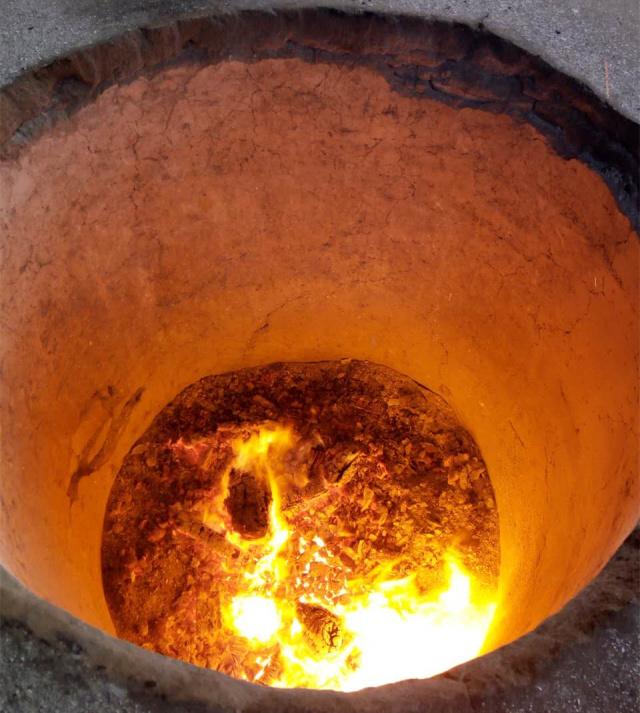 人均40吃正宗馕坑烤羊还要送你好几道热菜凉菜