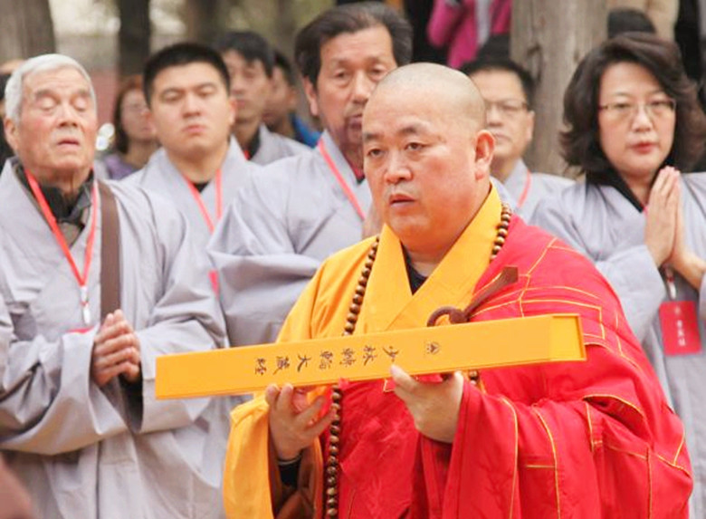 方丈做"老总",寺庙成"企业",随便吃喝,佛门信仰何在?