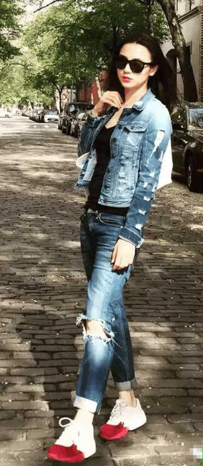 为什么现在女孩,都喜欢穿破洞牛仔裤?看完解开