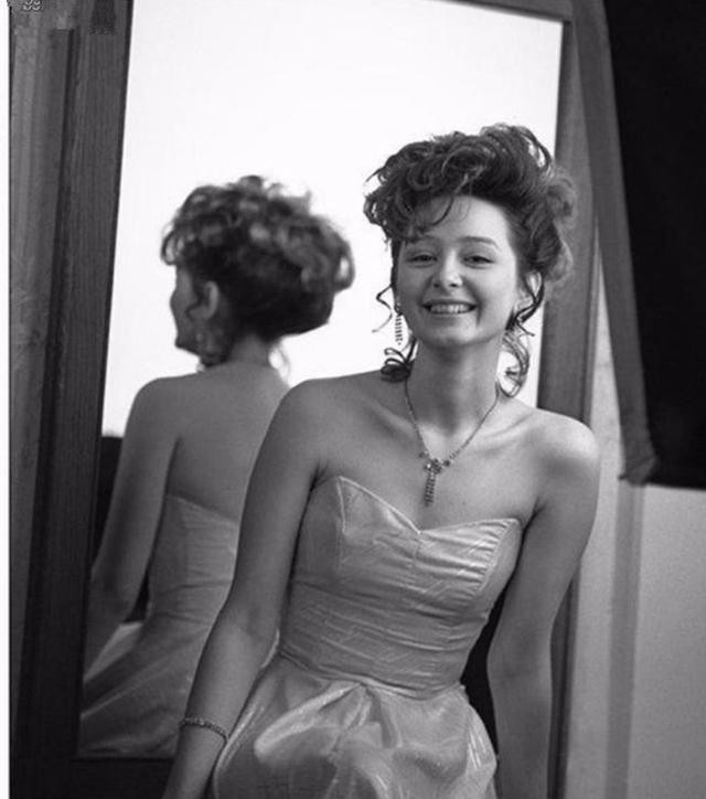 80年代苏联珍贵老照片,最后两张选美大赛,2位女子是人间尤物!